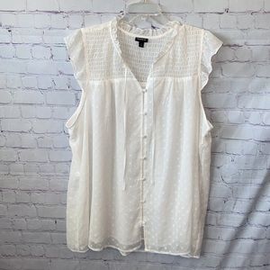 ✨Torrid White Top Size 1